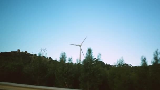 Elektrický turbínový motor, udržitelný obnovitelný zdroj energie. Větrný mlýn. — Stock video