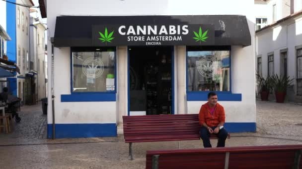 Marijuana store exterior. Weed shop on European city streets. Legal drugstore. — Stock Video