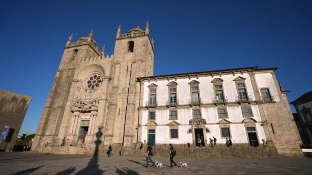 Se do Porto katholieke kathedraal. Religieus monument in de Portugese stad. — Stockvideo