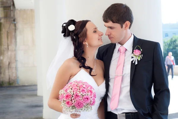 Beautiful groom and bride — Stock Photo, Image