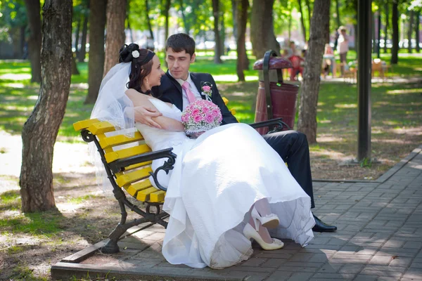 Groom and bride — Stock Photo, Image