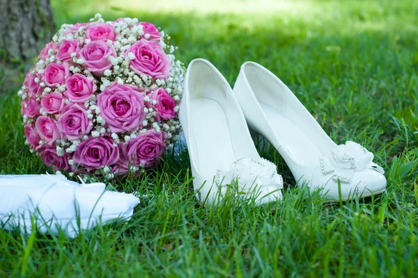 Los accesorios de boda de la novia —  Fotos de Stock