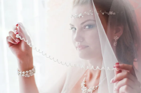 Young bride — Stock Photo, Image