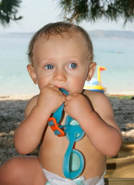 Child with swim goggle — Stock Photo, Image