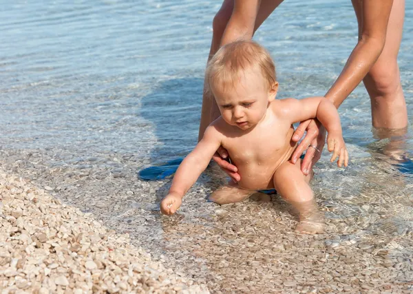 Dziecko na plaży — Zdjęcie stockowe