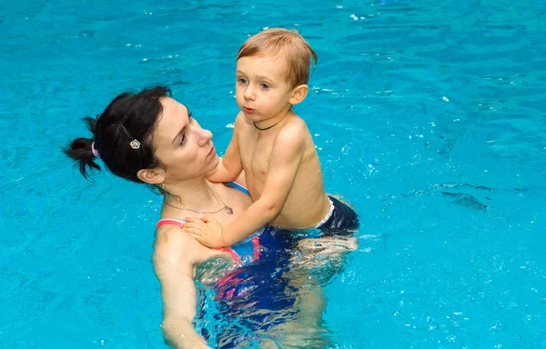 Mother and son in the pool Royalty Free Stock Photos