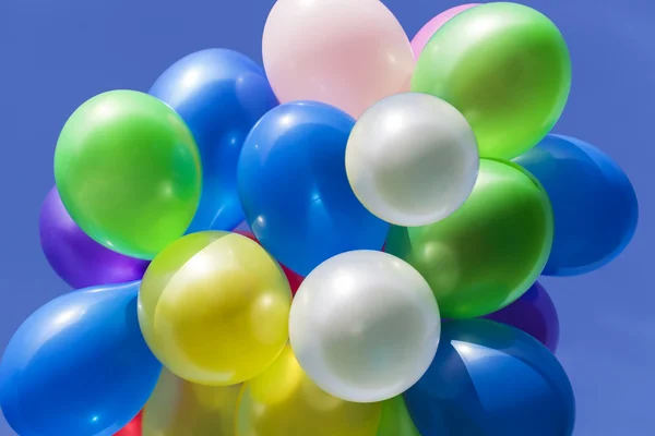 Luftballons in verschiedenen Farben — Stockfoto