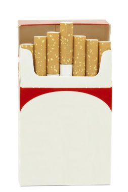 Beyaz bir arka planda açılan karton kutu içinde sigara