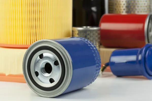 çeşitli filtre arka plan üzerinde otomatik yağ filtresi