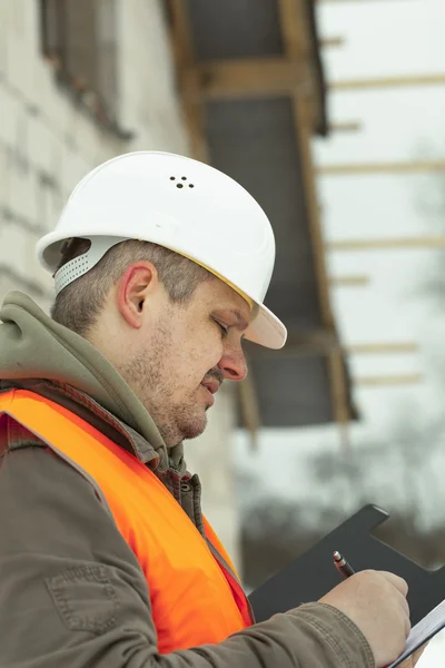 Engineer with a folder near the new building — Stock Photo, Image
