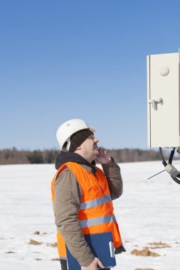 elektrik mühendisi elektrik hattı inceleyin