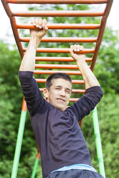 The boy engaged in athletic exercises — Stock Photo, Image