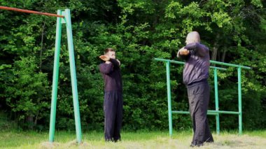 Baba ve oğul atletik egzersiz Bölüm 3 nişanlı