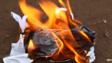 Kağıt Bölüm 4 adam yandı