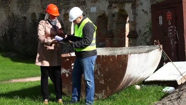 Строительные инспекторы на старых развалинах 11 эпизод — стоковое видео