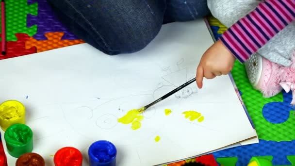 母亲和儿童绘画第 1 集 — 图库视频影像