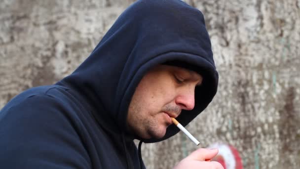 Hombre con cigarrillo episodio 2 — Vídeo de stock
