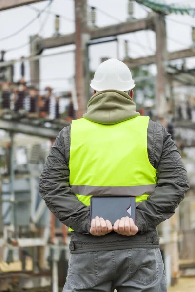 Ingenjör med TabletPC — Stockfoto