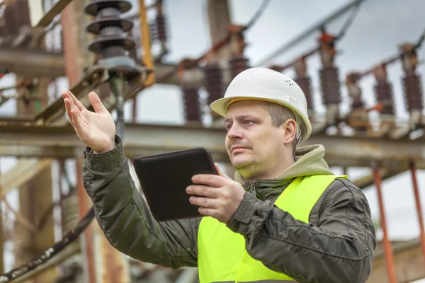 Electrical Engineer in substation — Stock Photo, Image