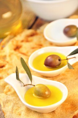 sızma zeytinyağı ile zeytin