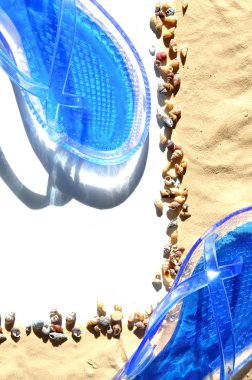 kum ve deniz kabuğu ile floplar flip