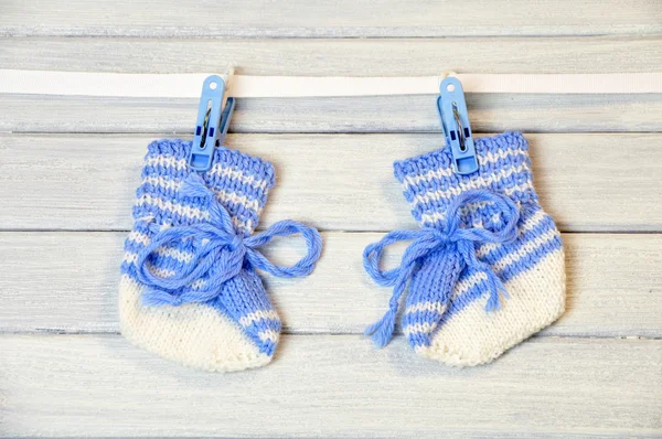 Newborn socks hanging on the wire — Stock Photo, Image