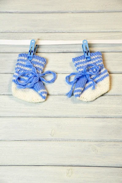 Newborn socks hanging on the wire — Stock Photo, Image