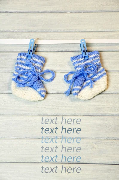 Newborn socks hanging on the wire — Stock Photo, Image