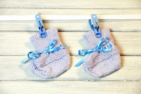 Newborn socks hanging on the wire — Stock Photo, Image