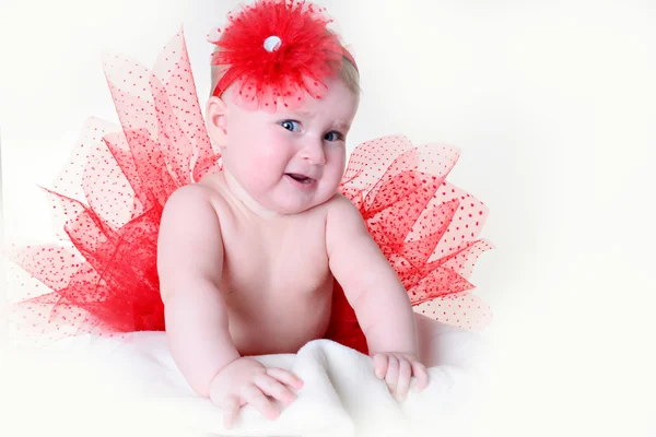 güzel kız kırmızı etek ve kafa bandı