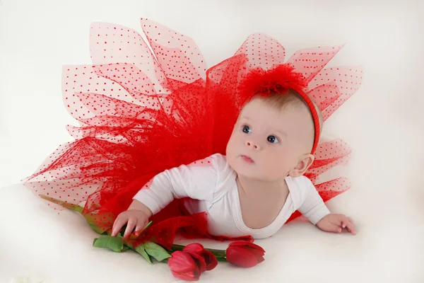 Menina em uma saia bonita e headband — Fotografia de Stock