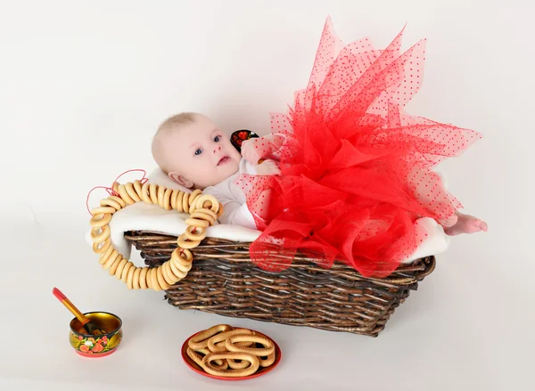 güzel bebek 6 ay sepeti Rus tarzı