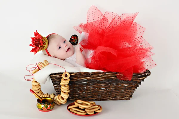 güzel bebek 6 ay sepeti Rus tarzı