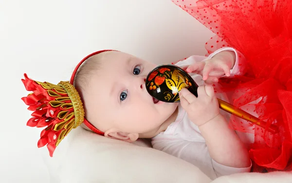 Hermoso bebé 6 meses cesta en el estilo ruso —  Fotos de Stock