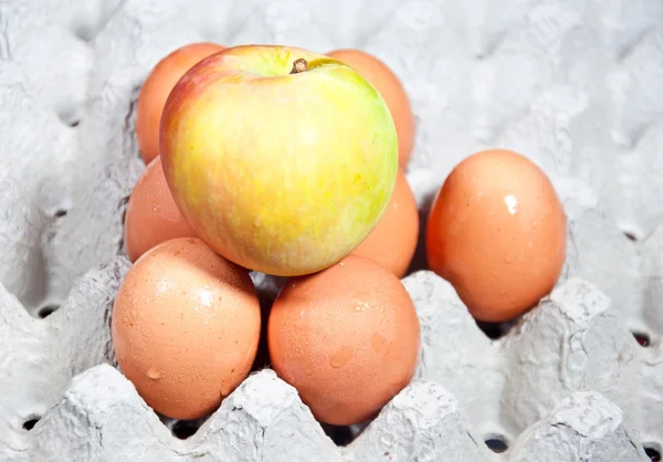 Apfel und Ei — Stockfoto