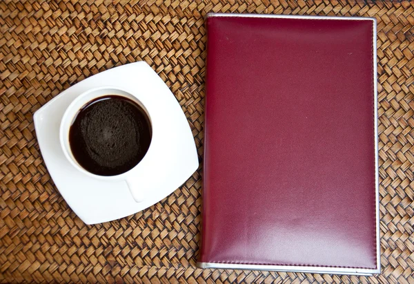 Café y papel negro — Foto de Stock