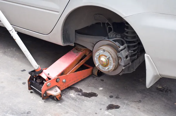 Fix the tyre — Stock Photo, Image