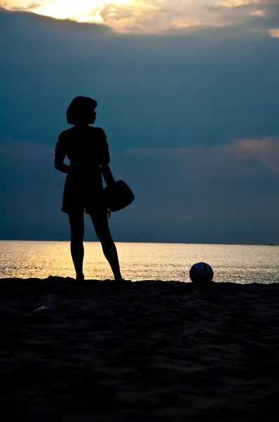 Meisje op het strand — Stockfoto