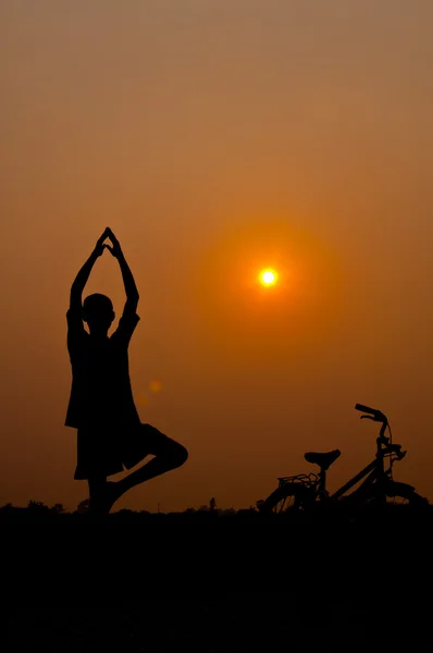 Yoga med cykel — Stockfoto