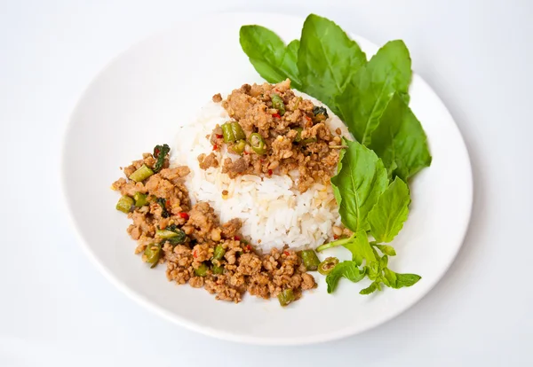Comida tailandesa chamada khao pud krapao moo — Fotografia de Stock