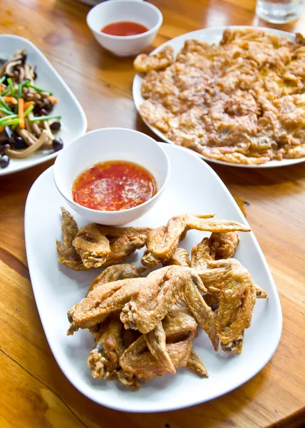 Fried chicken wing and fried egg — Stock Photo, Image