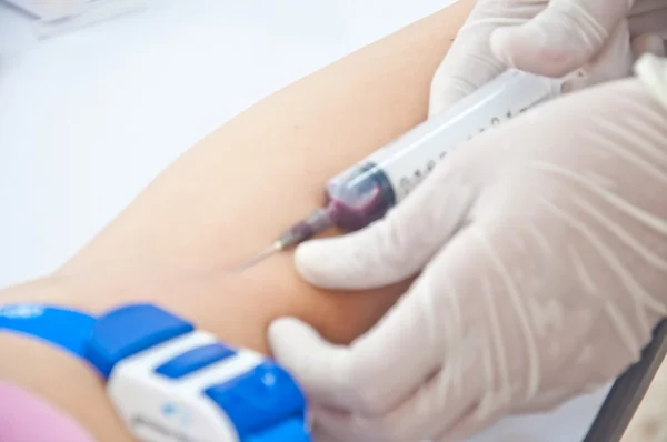 测试血液的注射器 — 图库照片