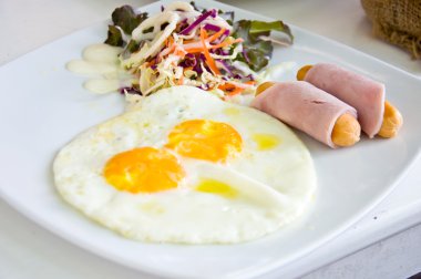 Yağda yumurta.