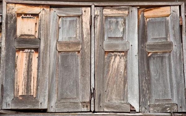 Vecchia finestra di legno — Foto Stock