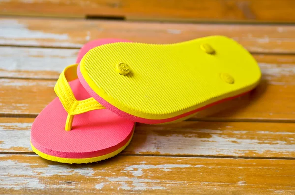 pembe ve sarı terlik