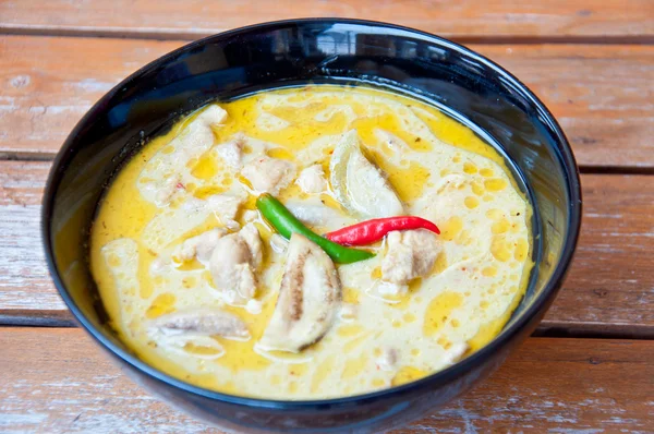 Thailändisches Essen rufen Kaengkeaw wan kai — Stockfoto