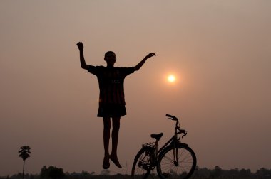 mutlu olmak için atlama