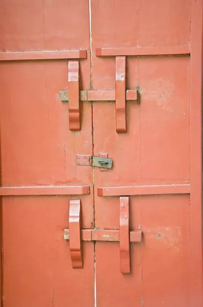 Rött trä dörr — Stockfoto