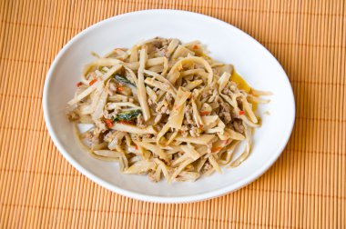 domuz eti ile kızarmış bambu çekimleri