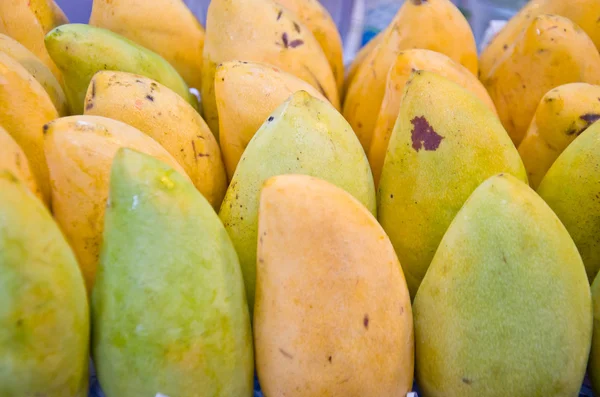 Жовтий манго — стокове фото